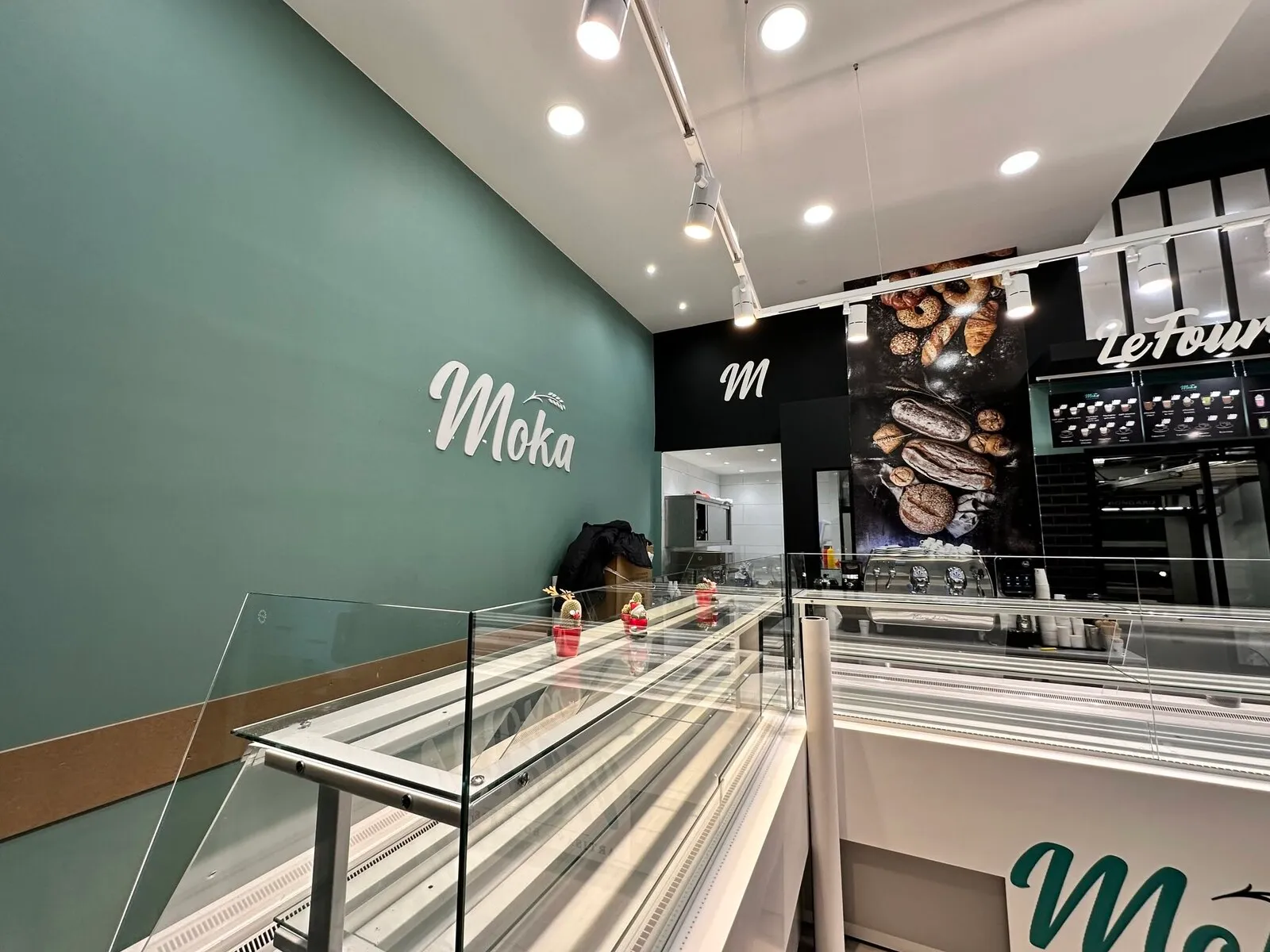 Bakery and patisserie fit-out, counter and display units