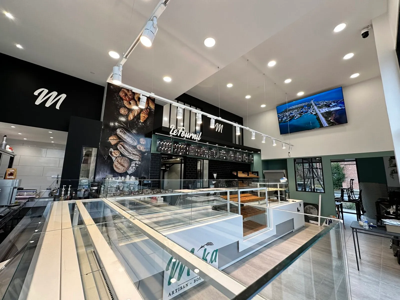 Bakery and patisserie fit-out, shopfront and sales area